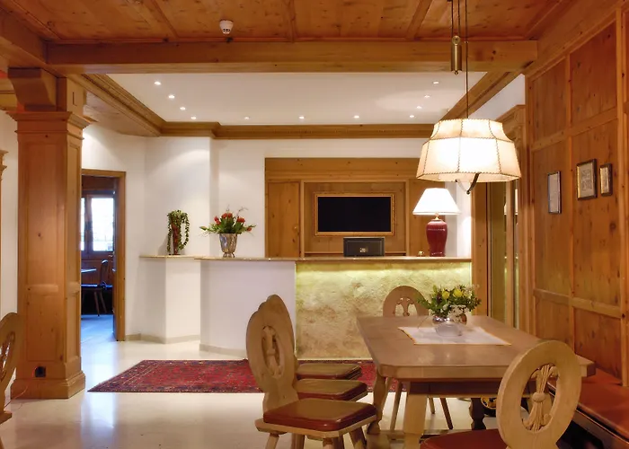 Der Pinzger מלון