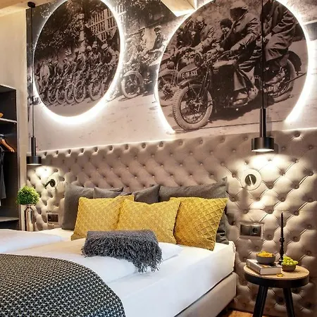 酒店 Der Pinzger 3*