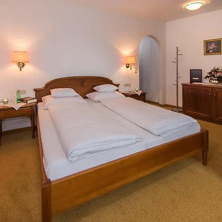 Zum Pinzger Hotel